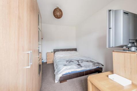 Queensbury Close, Bedford, Bedfordshire, MK40 photo 5