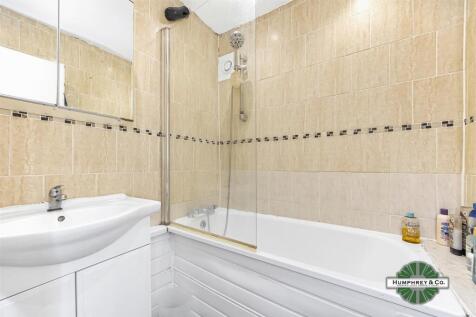 Flat 84, Granard House, Bradstock Road -003.jpg