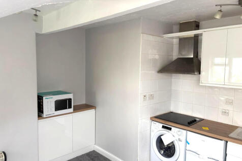 Hawthorn Mount,  Leeds, LS7 photo 3