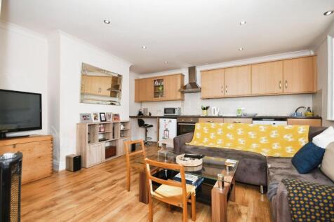 FLAT 6 - KITCHEN LIVING 02.JPG