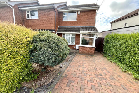 2 bed end terrace to rent Woodlands Close, Staffo