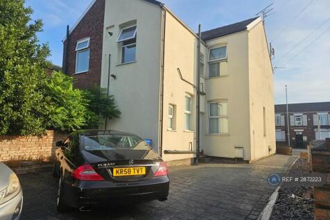 Exterior - Rear &amp; Side (Large Driveway) 