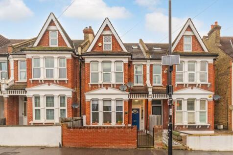 London, SE25 - property photo