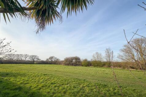 GREENSWARD VIEWS TO REAR