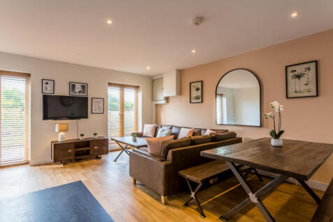 St Hilds Flat 5 living room 4
