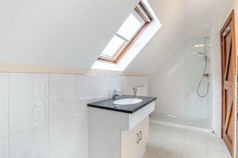 Bedroom 2 En Suite (2).jpg