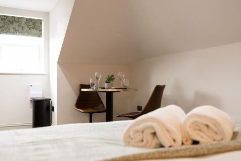 Cozy double bedroom with dining nook...