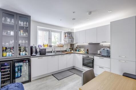 1 The Pavilion, Lilys Walk, HP11 2FX-4.jpg