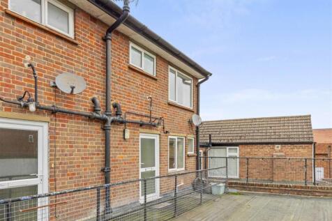 Flat 2, 44 Bell Street, HP27 QAD (LOW RES)-10.jpg