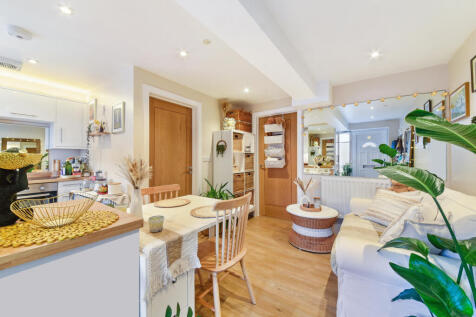 CHURCHILL MEWS, 2, FLAT 2- (5)