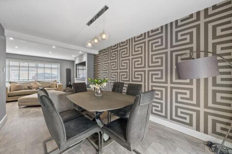 3 bed, 1 bath Detached in Glasgow - Photo 8