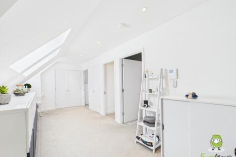 CAM03778G0-PR0193-STILL001