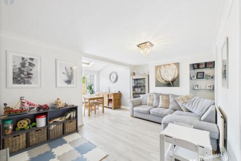 CAM03218G0-PR0694-STILL012