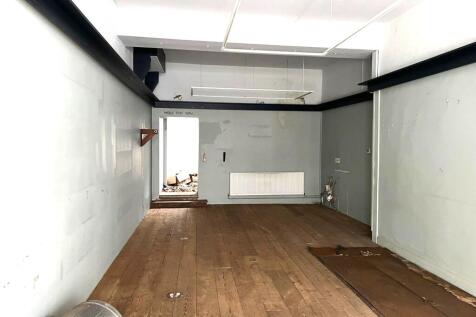 Retail Property (high street) to rent Image 4