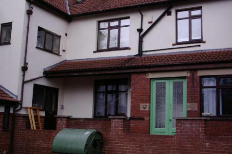 3-bed flat on Flat 3 Headingley House, 96 Ash Road, Leeds, £1,729/mo