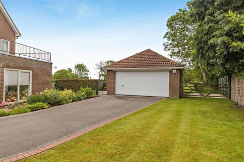 Driveway/Garage