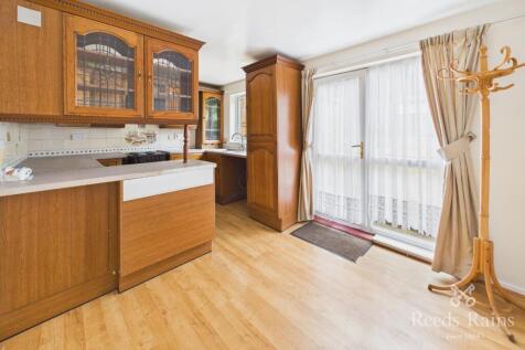 Lyons Road, Sheffield, South Yorkshire, S4 photo 3