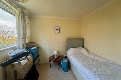 15 Chestnut bedroom 2.jpg