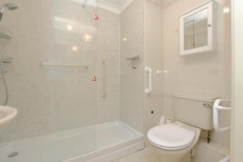 48 Archers Court (2).JPG