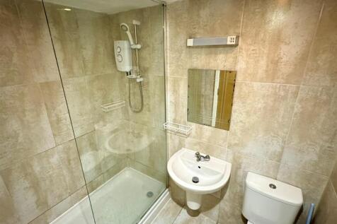 Flat 3, 16 Edgcumbe Gardens Shower Room