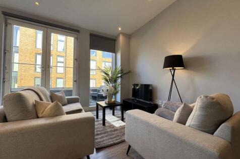 Modern 2 Bed Apartment For Short-Let