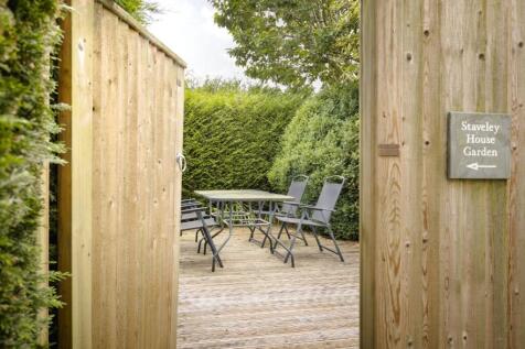 Staveley House Garden