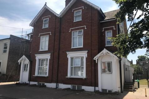 2-bed flat on Park Avenue, Ilford, London, IG1, £1,850/mo