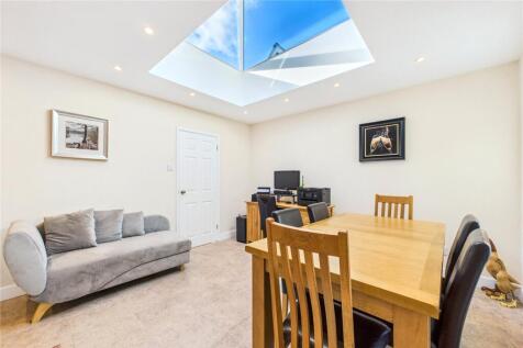Dining Area&amp;skylight