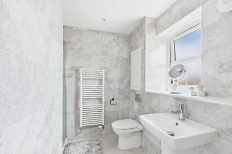 Pavilion Rise - Bedroom 1 en suite (1)