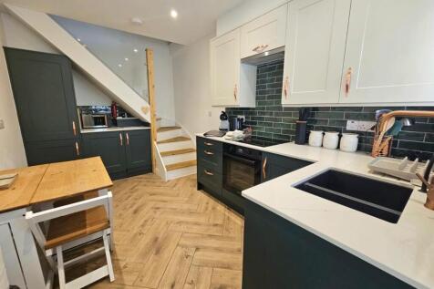 34 Silver Street - kitchen..jpeg