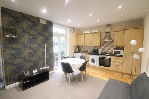 Lounge / Kitchen