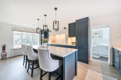 1 Devonshire Drive kitchen 1.jpg