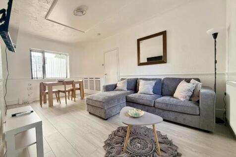 3-bedroom End of Terrace House near Goodmayes
