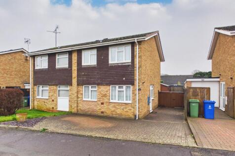 Towcester, NN12 - property photo