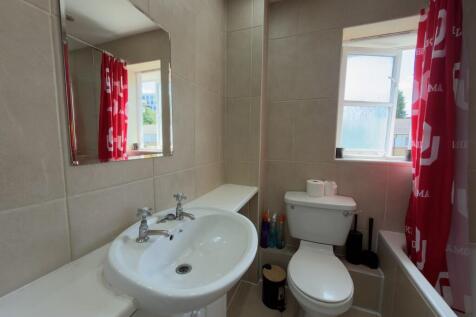 Ivy Court photo 5