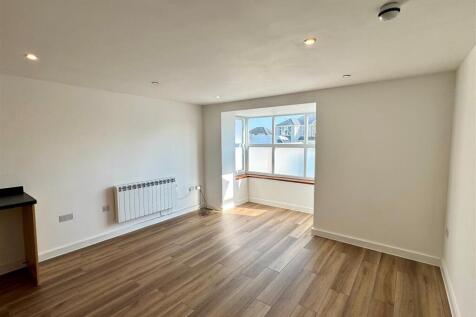 Flat 2, 16 Edgcumbe Gardens Lounge