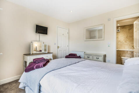 1332199-5-688b671...