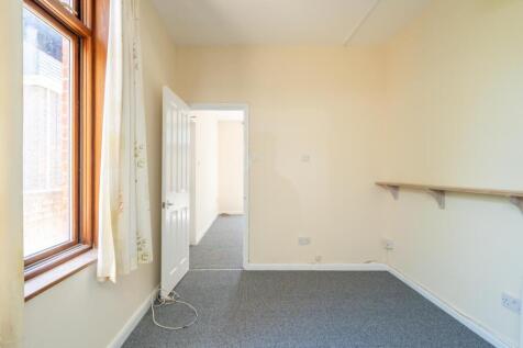 Bedroom (Photo 2).jpg