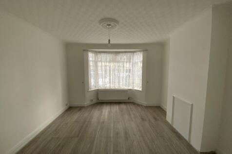 Suttons Avenue, Hornchurch, Havering photo 4