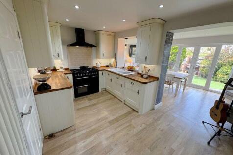 Modern Fitted Kitchen