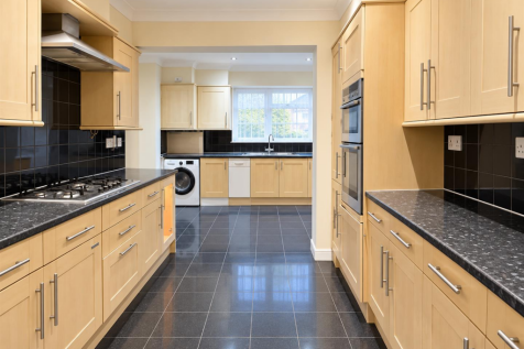 Teignmouth Close, Edgware photo 4