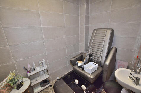 Commercial Property to rent Image 10