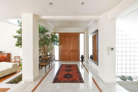 5701_entrance_2.jpg