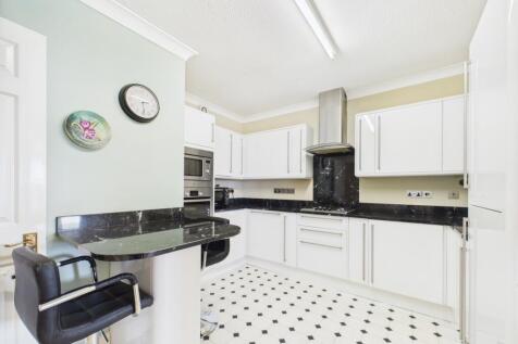 CAM01740G0-PR0385-STILL008