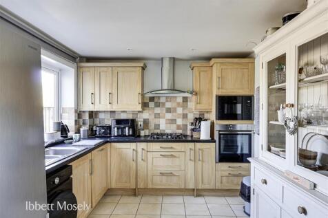 10 Kitchen.jpg