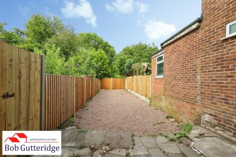 ENCLOSED REAR GARDEN
