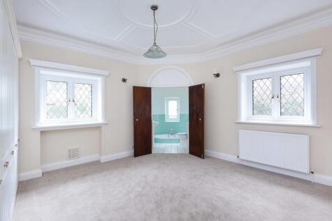 Bedroom .