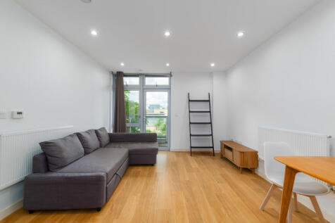 London, E14 - property photo