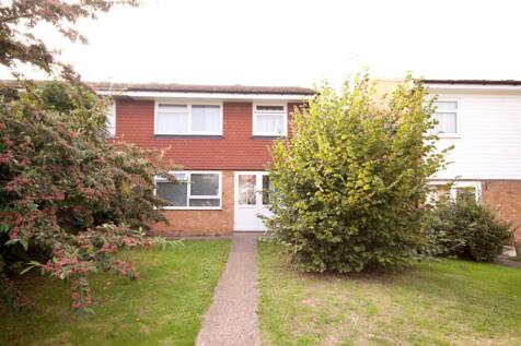 3-Bedroom End of Terraced House with Garden | Tey