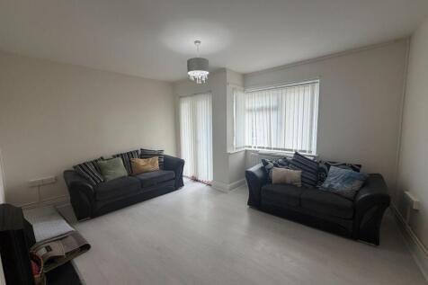 Park Crescent East, Northampton NN5 photo 5